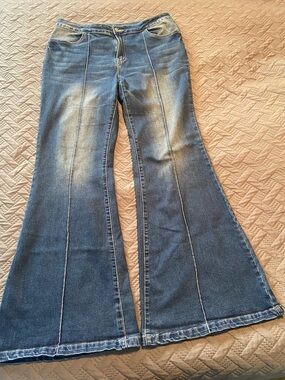 Blue Women's Flared Jeans - Classic Mid Wash